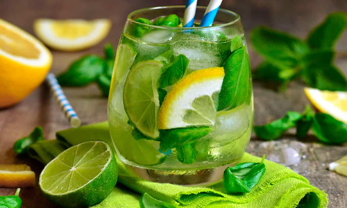Agua con limón beneficios