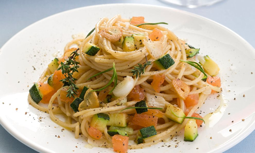 espaguetis integrales con verduras